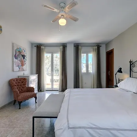 Villa 088 Bright And Spacious Andalusian Style With Private Pool Fuengirola