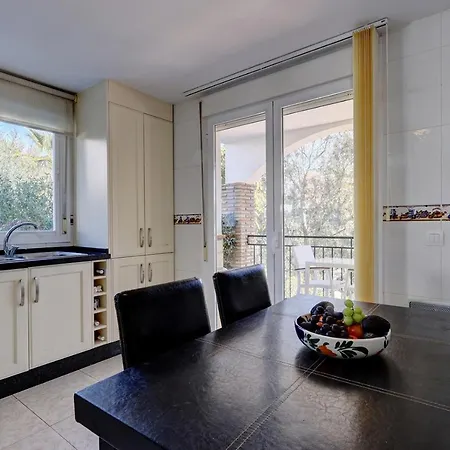 088 Bright And Spacious Andalusian Style With Private Pool